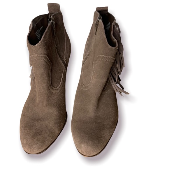 SoldSteve Madden Taupe Suede Ohio Fringe Western Ankle Booties Bohemian Sz 10 - Picture 3 of 6